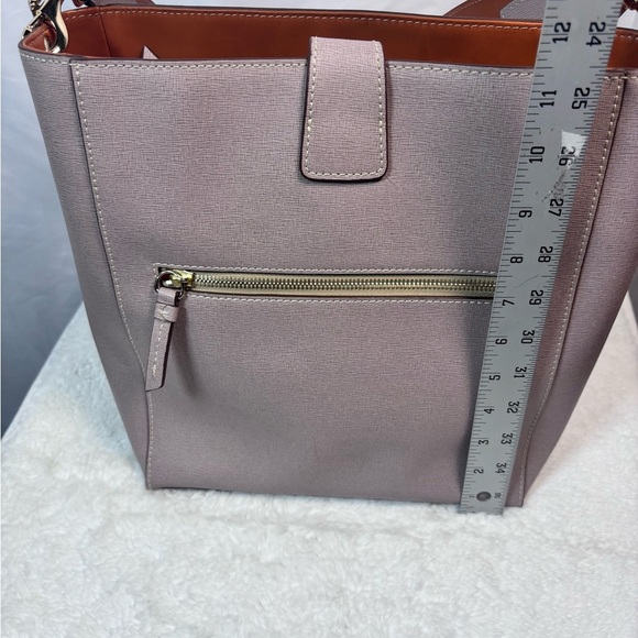 Dooney & Bourke Pink Shoulder Bag with Classic Elegance 🦢🤍 - Picture 6 of 14